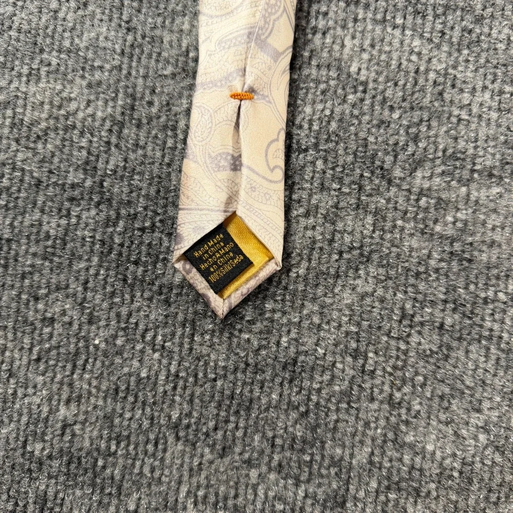 DONALD J. TRUMP men's Signature Collection Silk Men's Tie Paisley 3.5